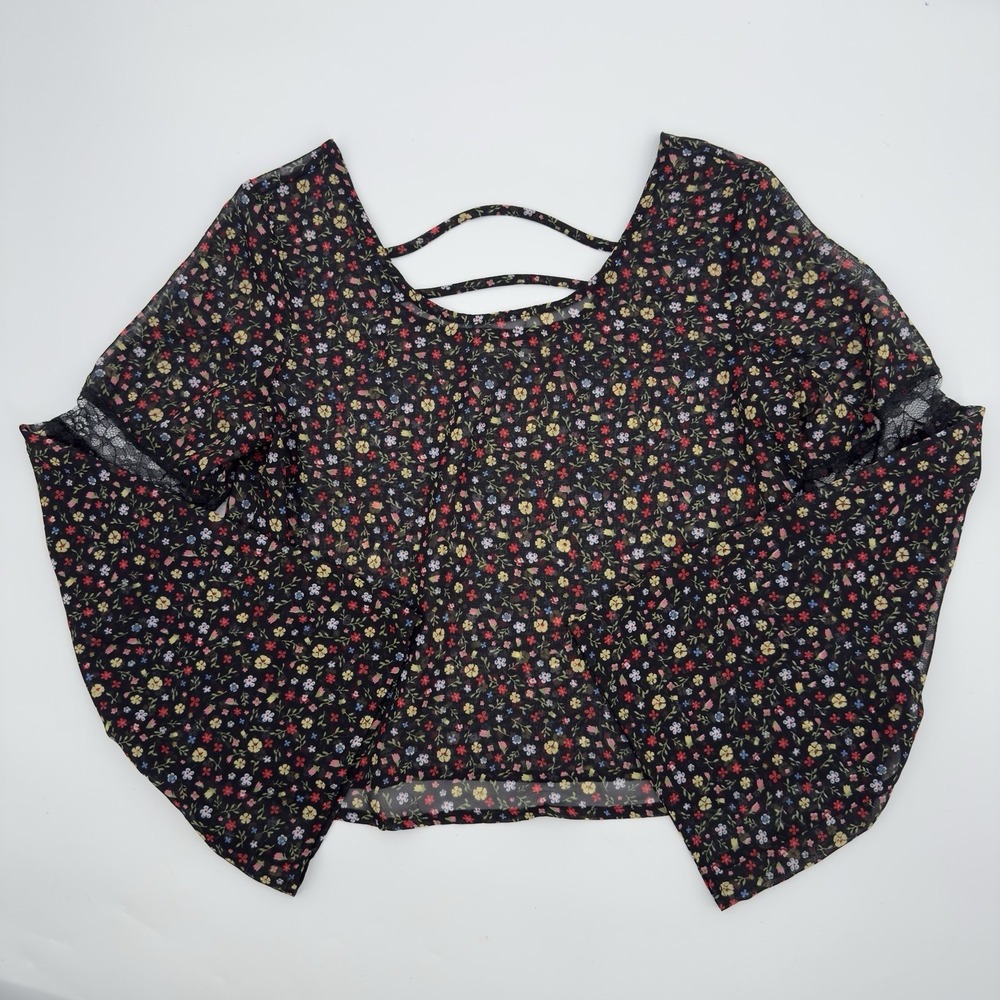 Earthbound Floral Cropped Sheer Flutter Sleeve Top‎ Women's Size Medium Black